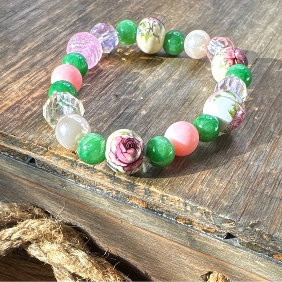 Alquimia Floral Beaded Bracelet - Green and Pink - Picture 1 of 1